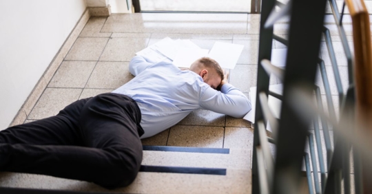 man who slipped and fell on stairs